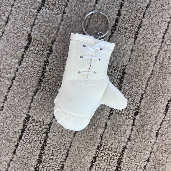 White and Red Rumble Boxing Gym Keychain Glove - Picture 2 of 2